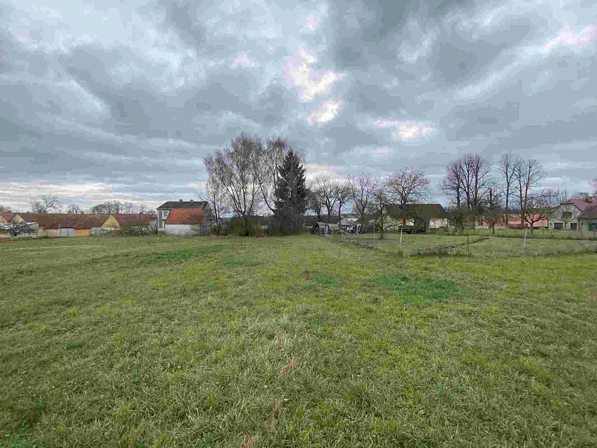Prodej pozemku 1427 m²